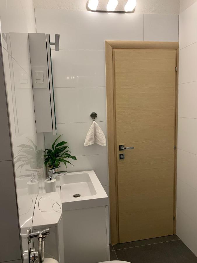 Mm Split Apartment - 5 Min By Car To The Beach & City Center - Free Public Parking Exteriör bild