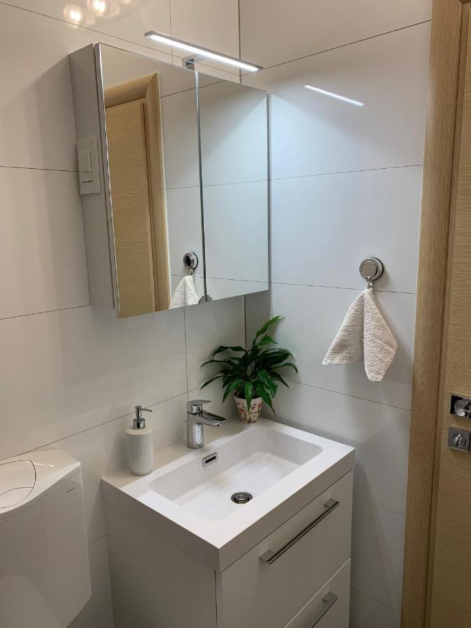 Mm Split Apartment - 5 Min By Car To The Beach & City Center - Free Public Parking Exteriör bild