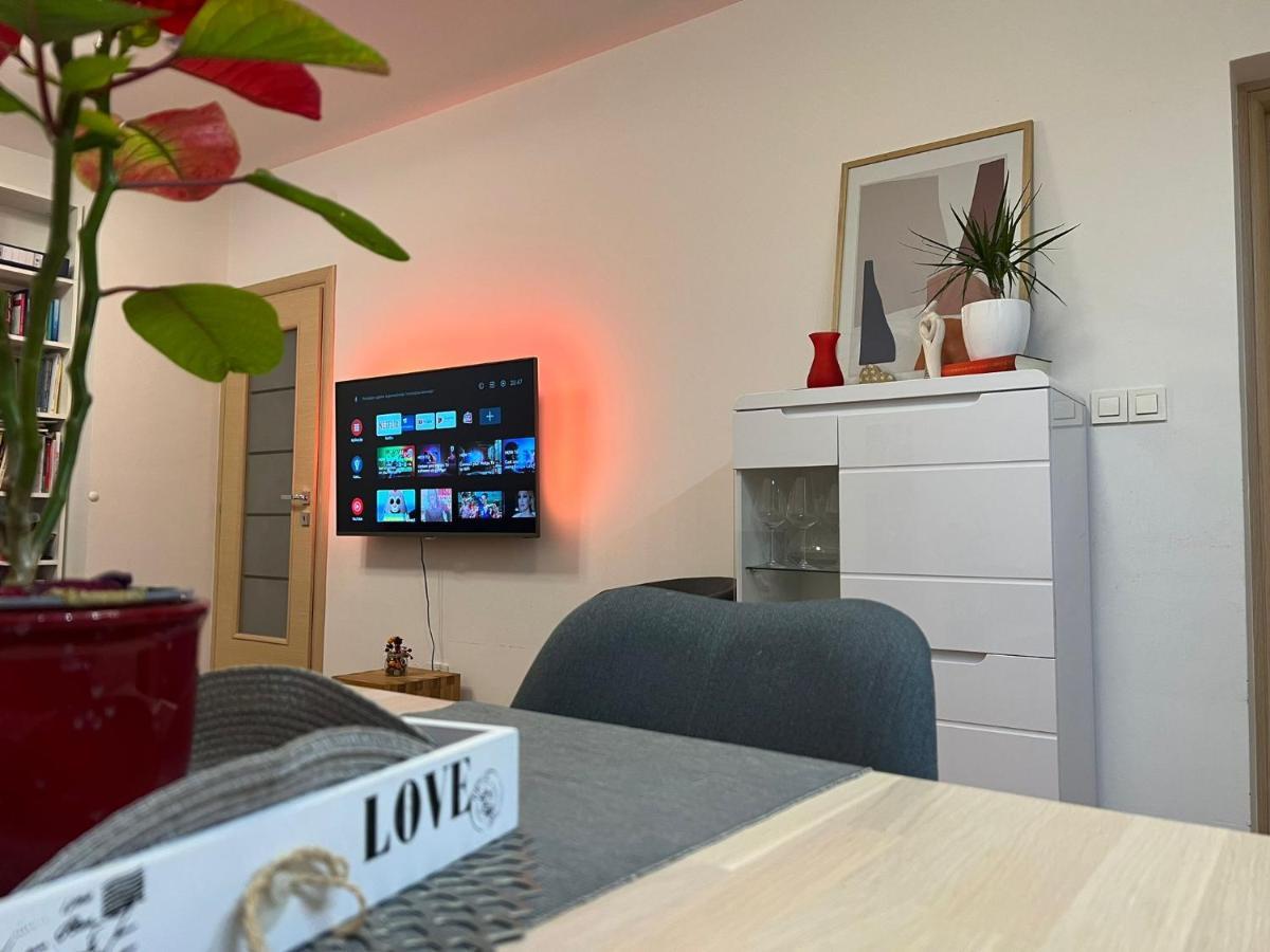 Mm Split Apartment - 5 Min By Car To The Beach & City Center - Free Public Parking Exteriör bild