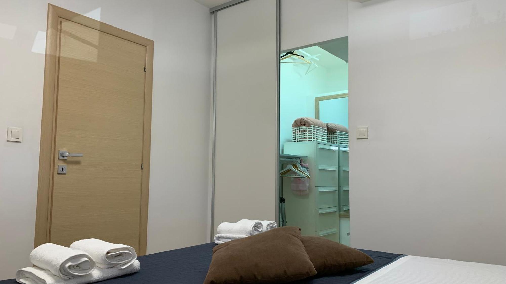 Mm Split Apartment - 5 Min By Car To The Beach & City Center - Free Public Parking Exteriör bild